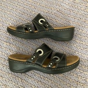 BLACK PLATFORM SANDALS